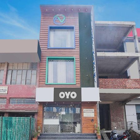 Hotel O Av Continental Zirakpur Экстерьер фото