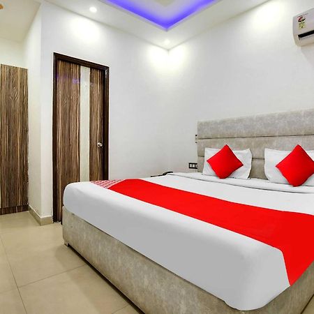 Hotel O Av Continental Zirakpur Экстерьер фото