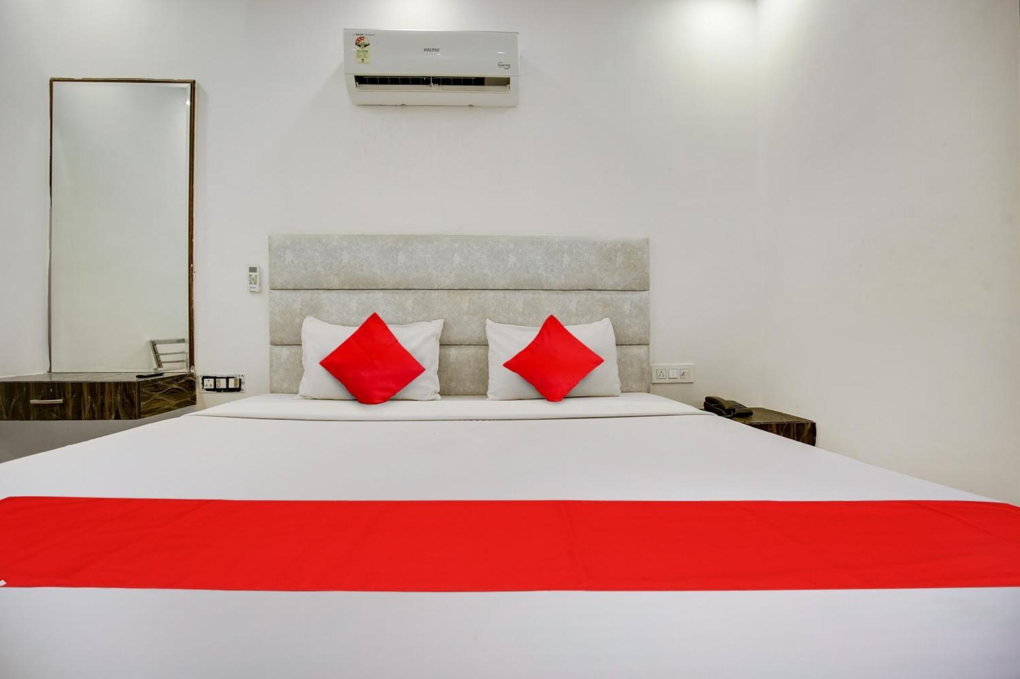 Hotel O Av Continental Zirakpur Экстерьер фото