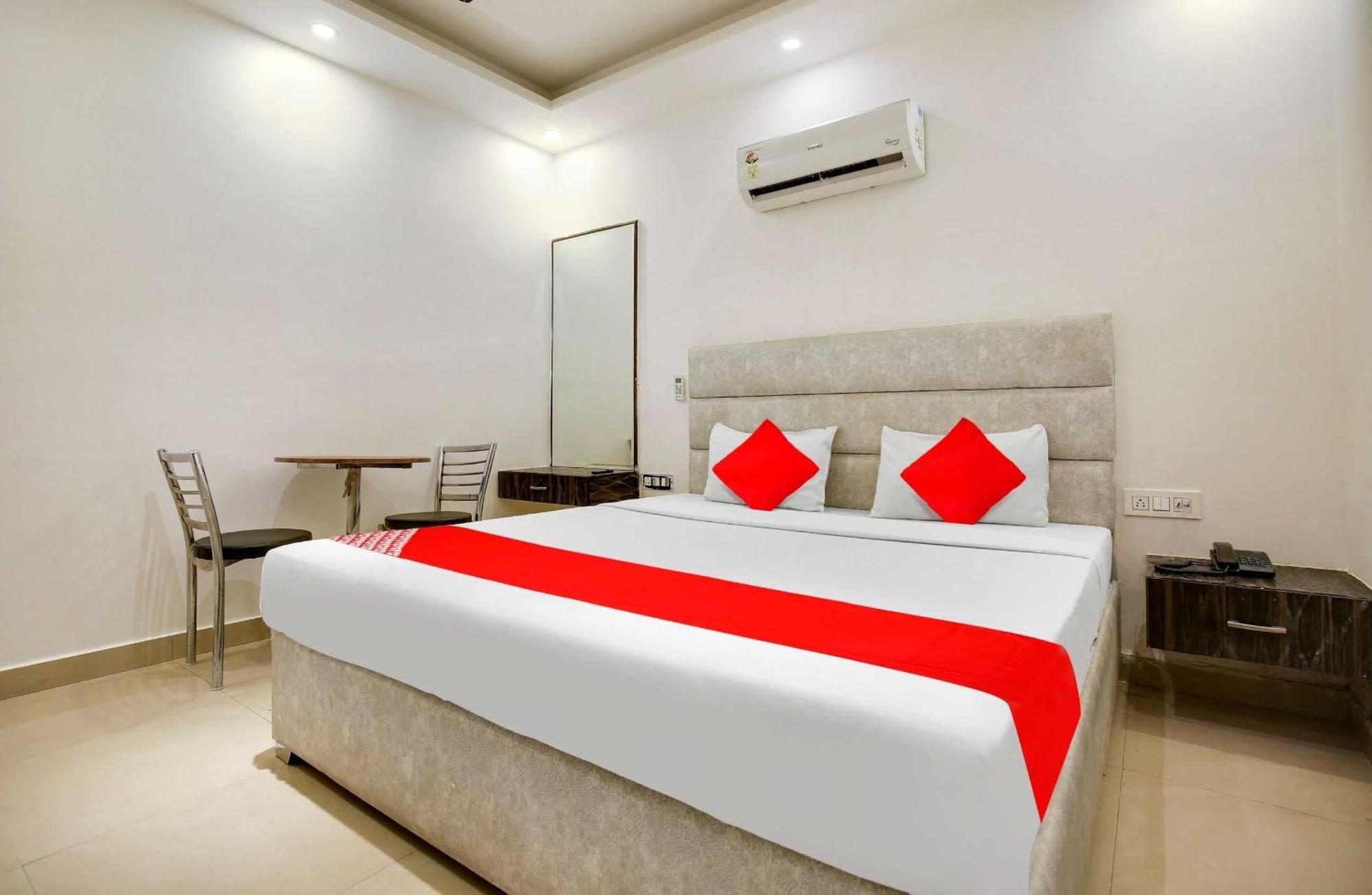 Hotel O Av Continental Zirakpur Экстерьер фото