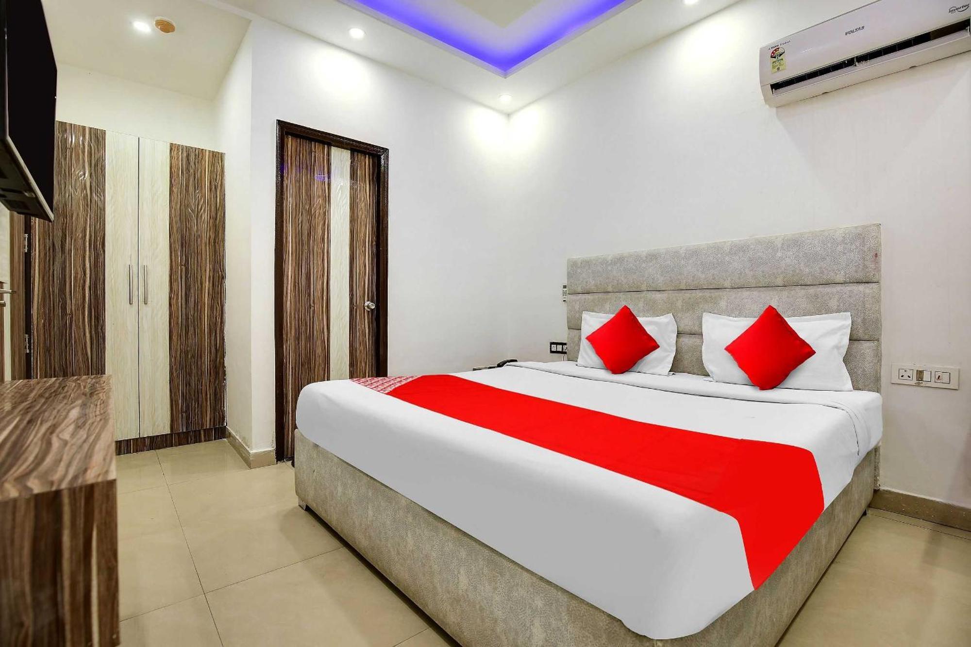 Hotel O Av Continental Zirakpur Экстерьер фото