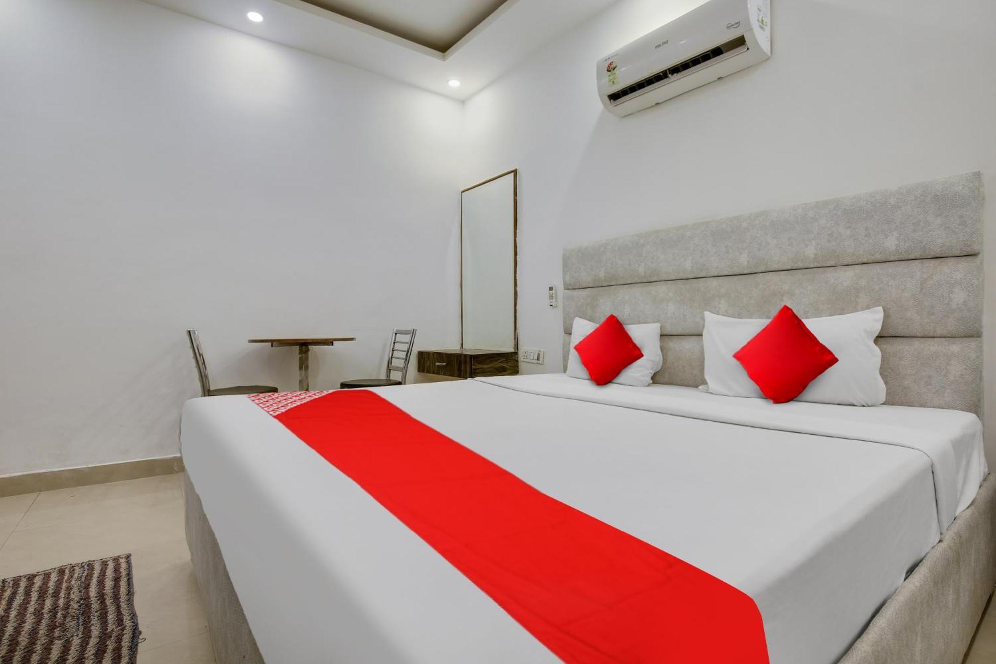 Hotel O Av Continental Zirakpur Экстерьер фото