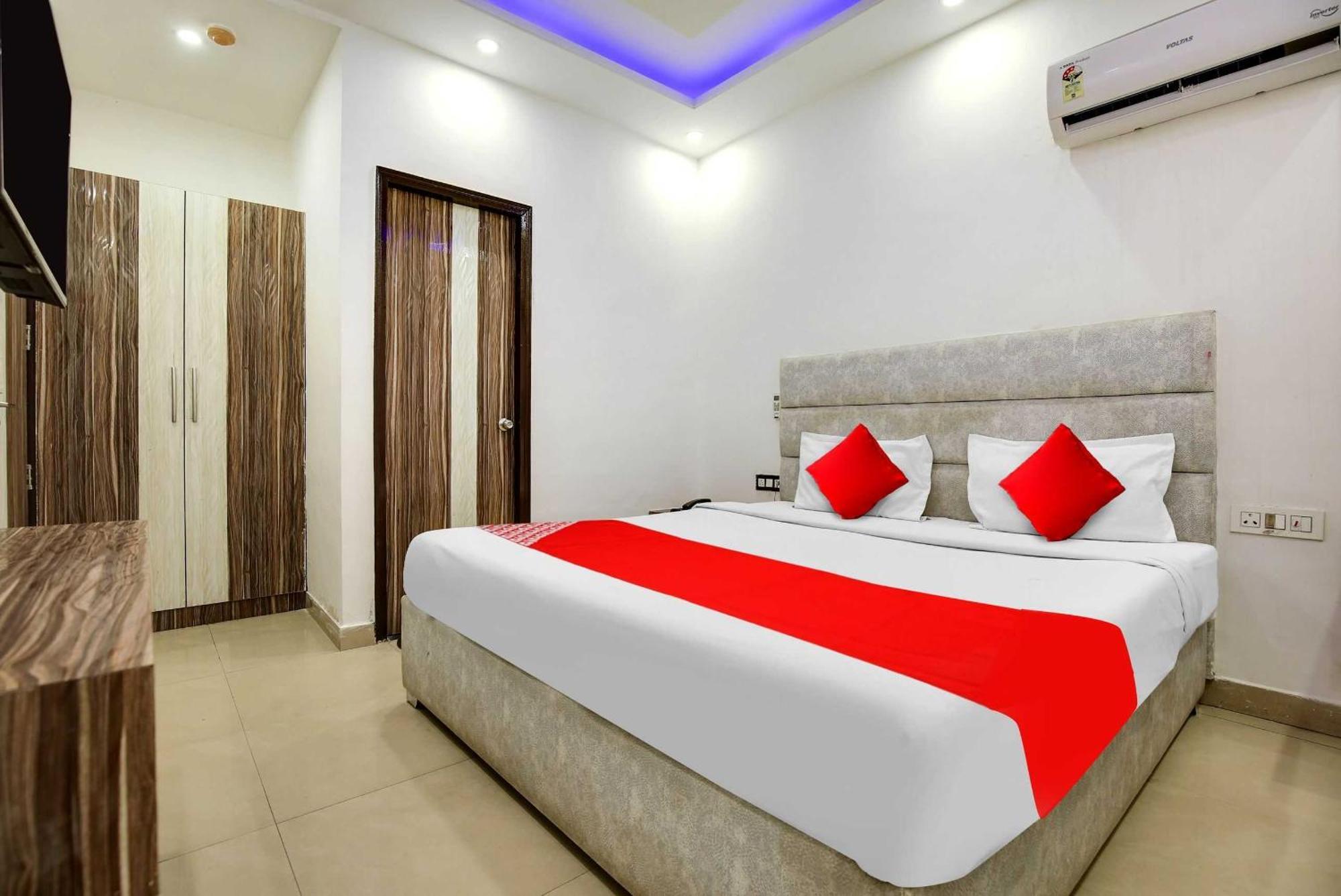 Hotel O Av Continental Zirakpur Экстерьер фото