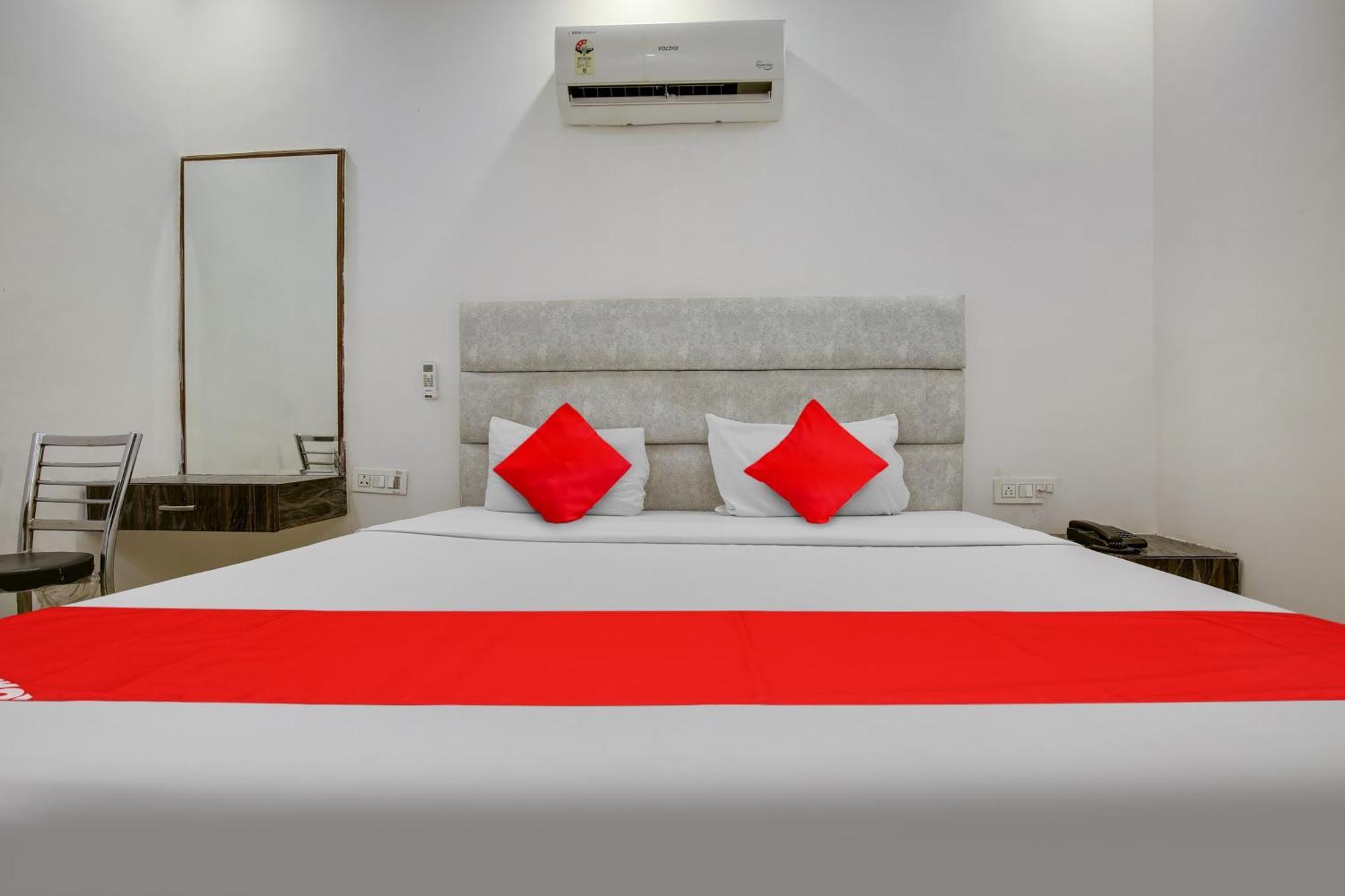 Hotel O Av Continental Zirakpur Экстерьер фото