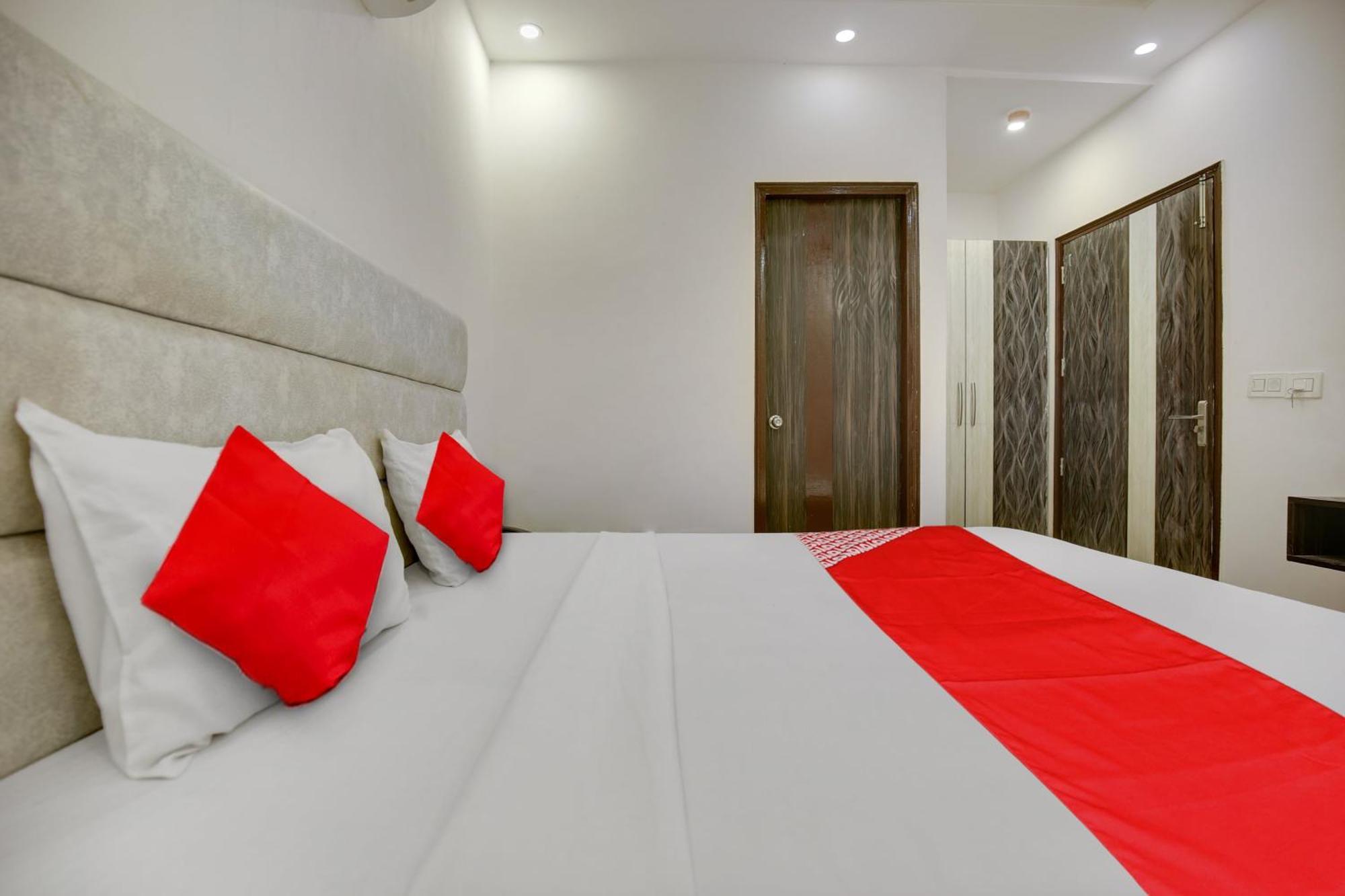 Hotel O Av Continental Zirakpur Экстерьер фото