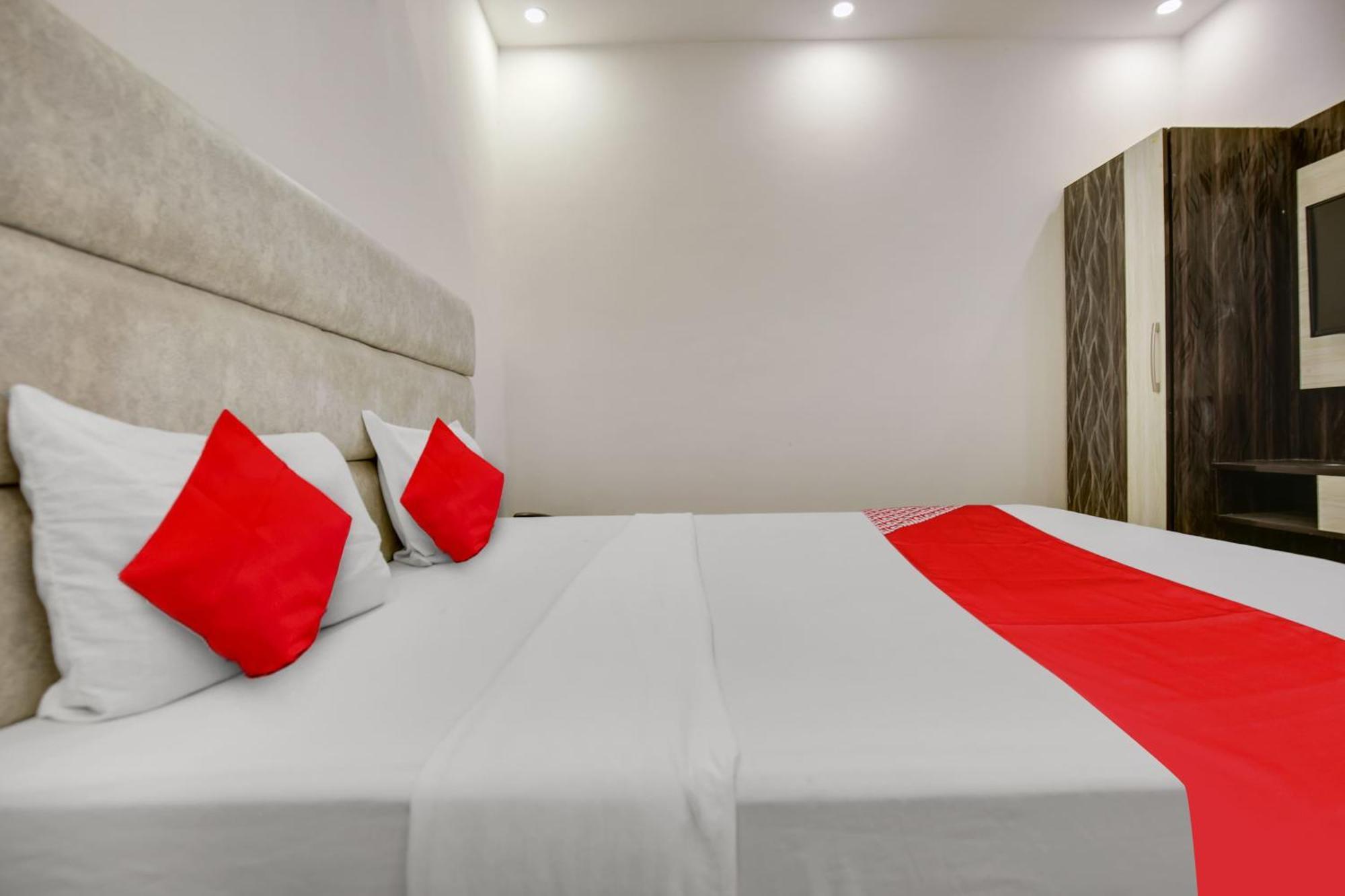 Hotel O Av Continental Zirakpur Экстерьер фото