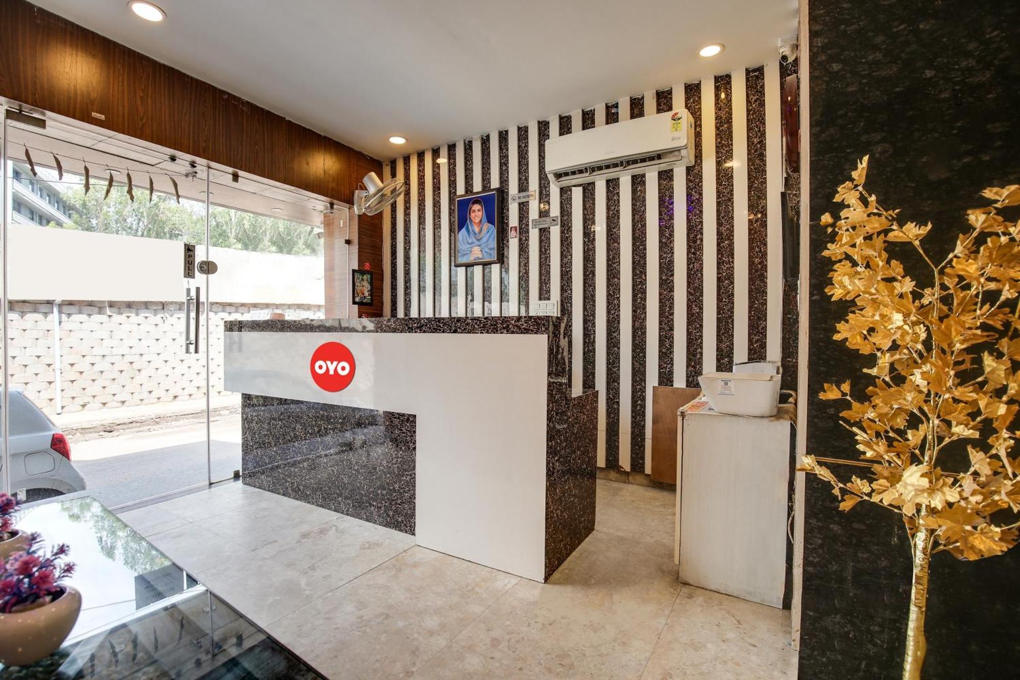 Hotel O Av Continental Zirakpur Экстерьер фото