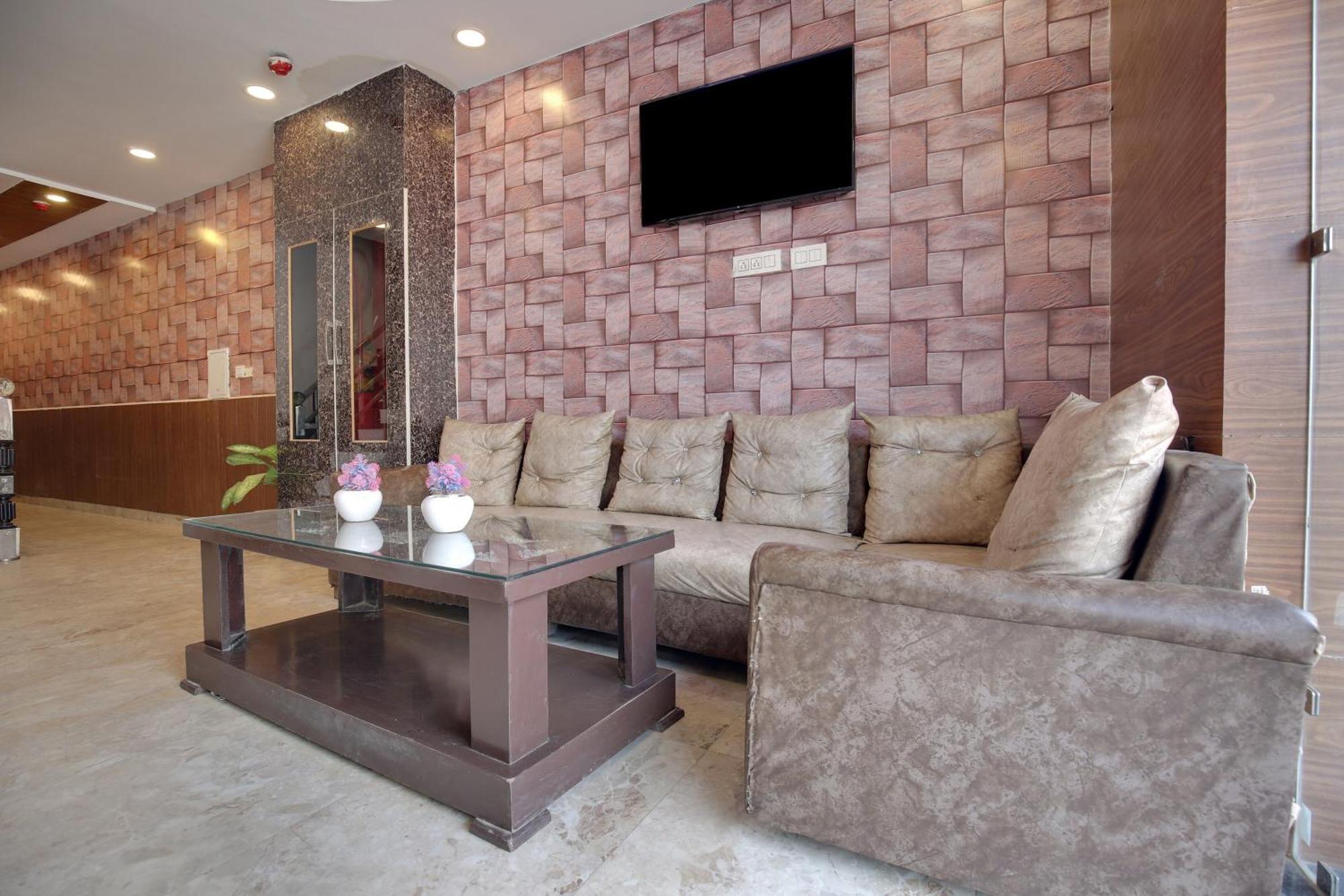Hotel O Av Continental Zirakpur Экстерьер фото
